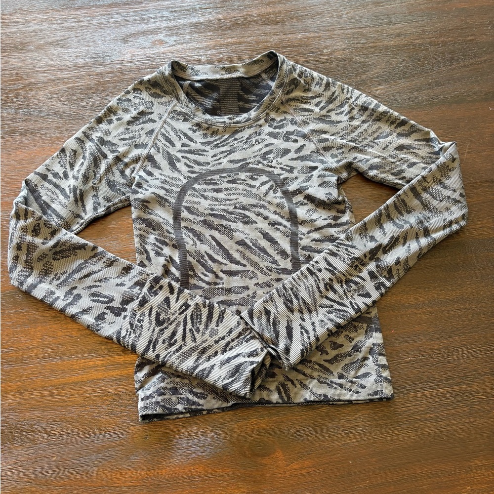 Lululemon Swiftly tech long sleeve race length in Primal Clash Black/Gull Grey